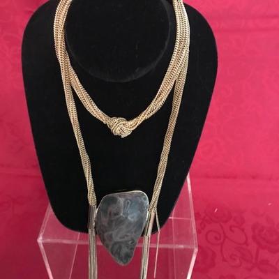 Lot 33 Costume jewelry