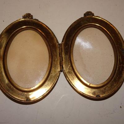 Vintage Gold Tone Over sized Photograph Locket