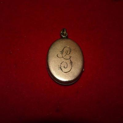 Letter G Gold Tone Locket, Photograph Locket, Hand Drawings inside 