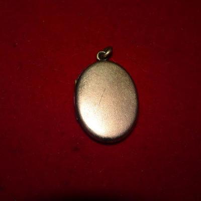 Letter G Gold Tone Locket, Photograph Locket, Hand Drawings inside 