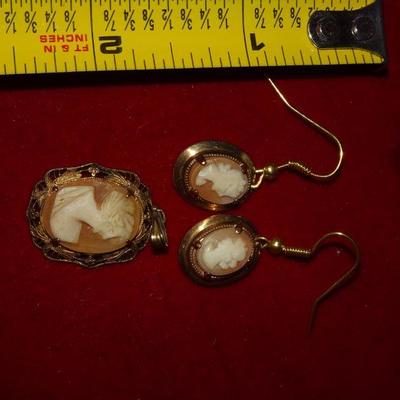 Gold Toned Carved Shell Cameo Pendant & Earrings 