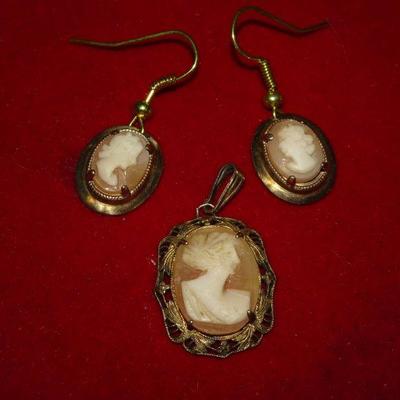Gold Toned Carved Shell Cameo Pendant & Earrings 