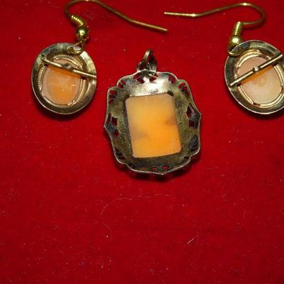 Gold Toned Carved Shell Cameo Pendant & Earrings 