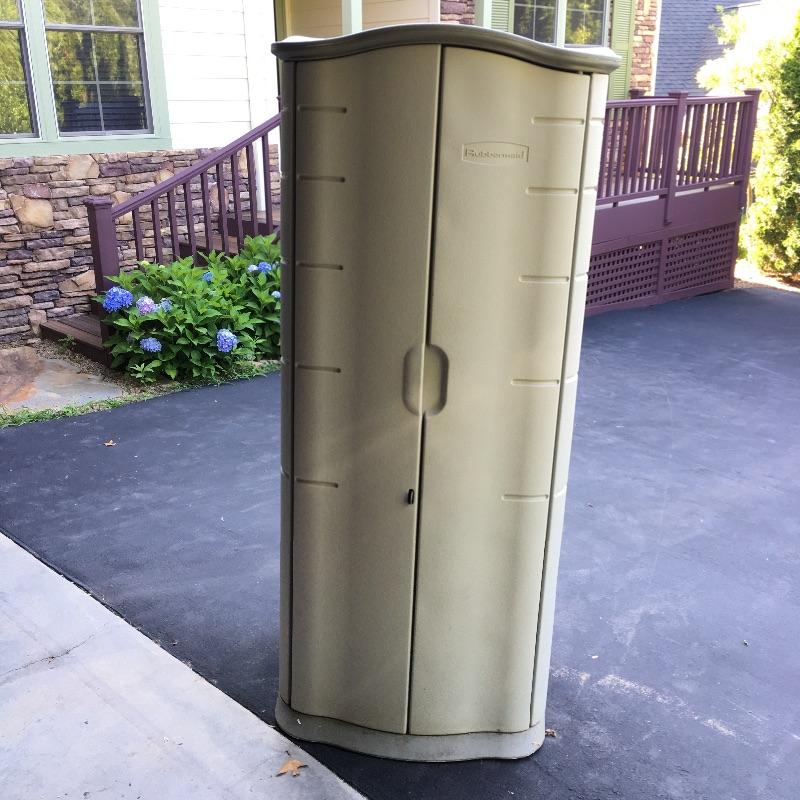 Lot 185 Rubbermaid Vertical Storage Shed