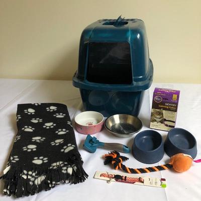 Lot 186 - Cat Essentials 