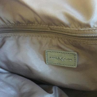 Lot 188 - Travel Essentials 