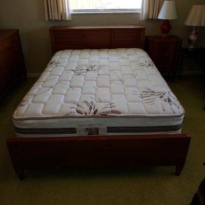 Size-Full (frame, mattress and box spring),