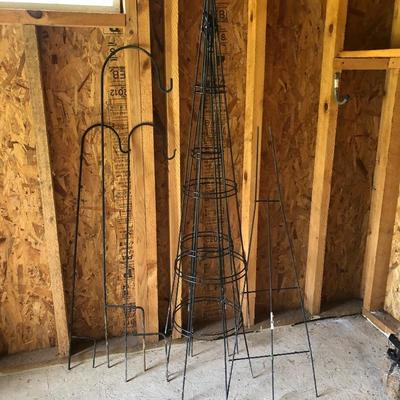 Lot 191 - Black Metal Yard Accessories