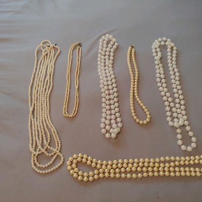 pearl like necklaces