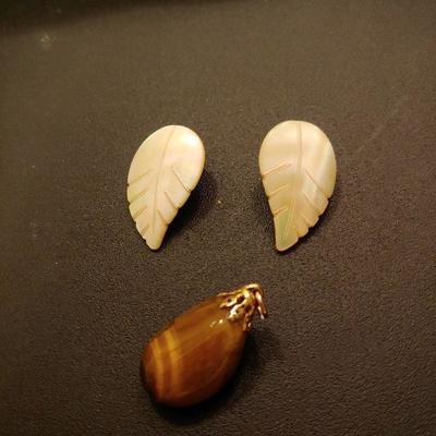 shell like clip on earrings and pendent