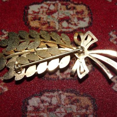 Gold Tone &  Rhinestone Vintage Leaf Pin 