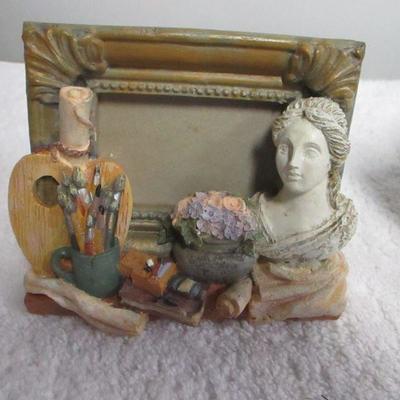 Lot 16 - Various Picture Frames