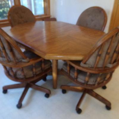 LOT 4  KITCHEN TABLE W/4 CHAIRS