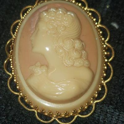 Vintage Cameo Brooch