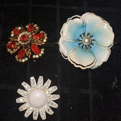 Vintage floral brooch lot