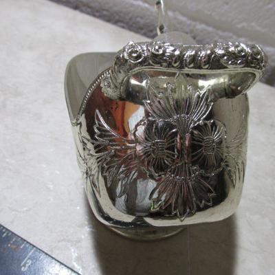 3-010 vintage silver plate sugar scuttle with scoop