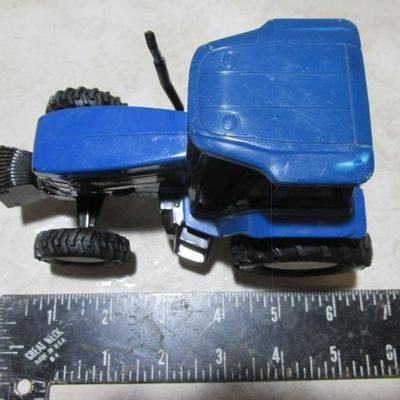 3-021 New Holland Model Tractor