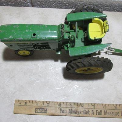3-022 John Deere Model Tractor and Trailer