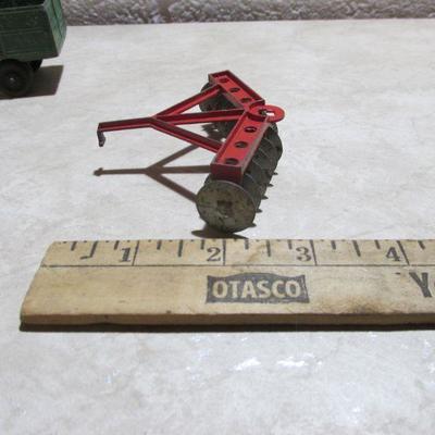3-023 Farm trailers and implements (models)