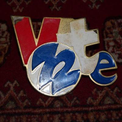 1972 Political Pin, VOTE 72