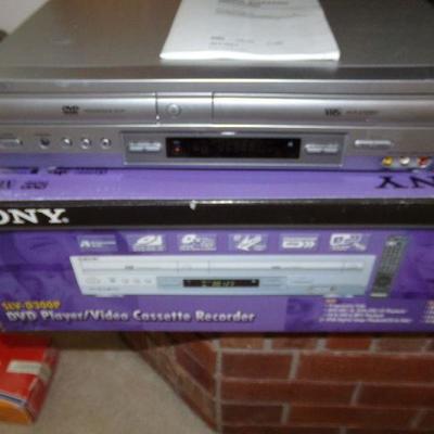 LOT 14  SONY COMBO DVD VHS PLAYER