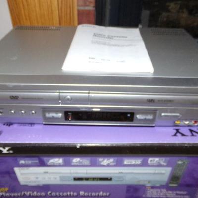 LOT 14  SONY COMBO DVD VHS PLAYER