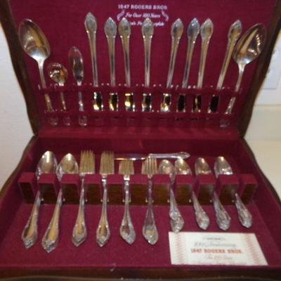 LOT 19  SILVER PLATED FLATWARE IN CHEST