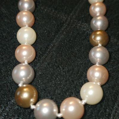 Pearl necklace and earrings 