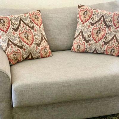LOT 4 CONTEMPORARY UPHOLSTERED LOVESEAT