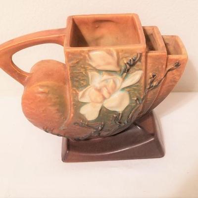Lot #77  ROSEVILLE Magnolia Pot - 1943