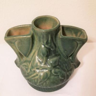 Lot #91  ROSEVILLE Clematis - small vase - 1944