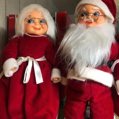 C218: Vintage MR & MRS Santa Claus