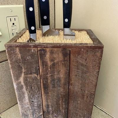 RUSTIC WOODEN KNIFE BLOCK FOR KNIFE STORAGE
