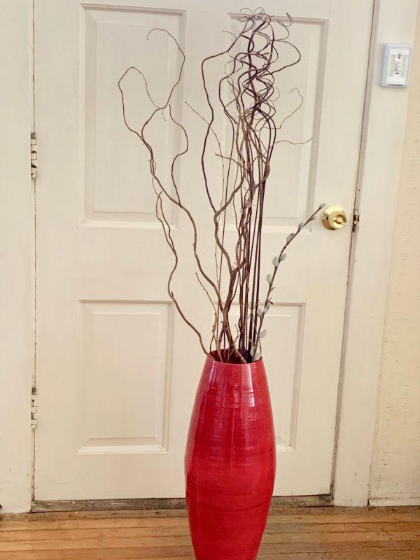LOT 64 TALL RED DECORATIVE FLOOR VASE WITH TWIGS