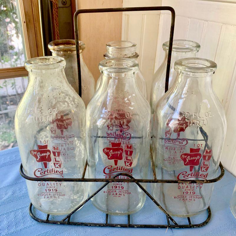 LOT 73 ANTIQUE GLASS MILK BOTTLES & WIRE HOLDER JESSUP FARMS PRICE DROP