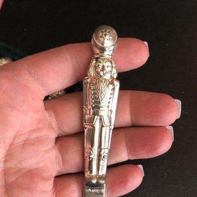 D21: Godinger Nutcracker Cheese/Fruit Knives