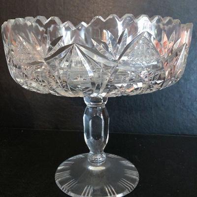 D22: Crystals and Silver Plated Table Serving 