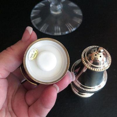 D22: Crystals and Silver Plated Table Serving 