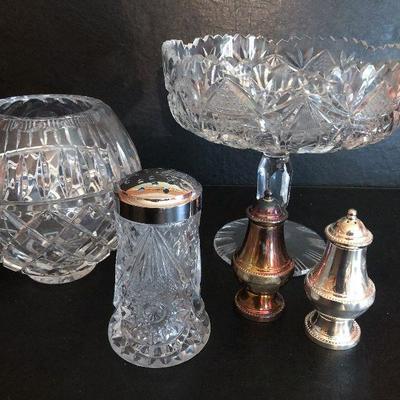 D22: Crystals and Silver Plated Table Serving 