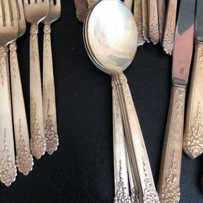 D25: King Edward Moss Rose Silver-plated Flatware 1949 lot