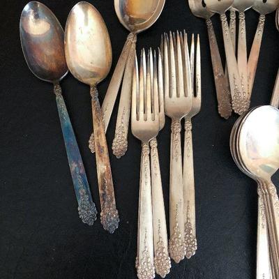 D25: King Edward Moss Rose Silver-plated Flatware 1949 lot