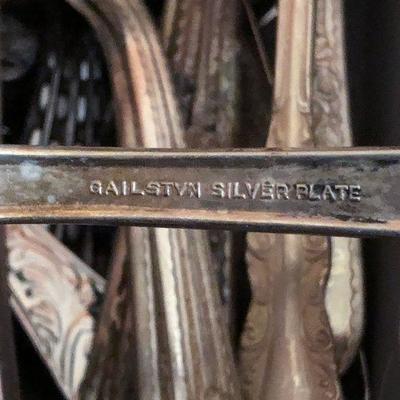 D26: Silver-plate Lot of Misc Flatware 