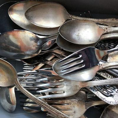 D26: Silver-plate Lot of Misc Flatware 