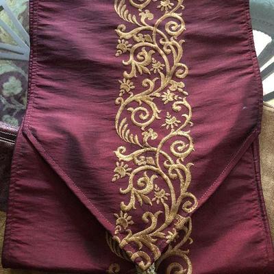 D31: Table Runner and More