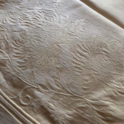 D32: Tablecloth/ Napkin Lot