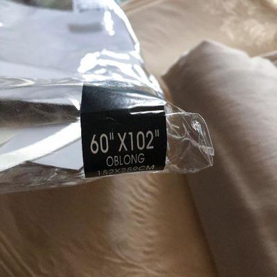 D32: Tablecloth/ Napkin Lot