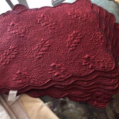 D32: Tablecloth/ Napkin Lot