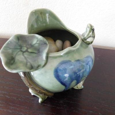 Pottery Ceramic Vase with Frog and Lilly Pads Unsigned 6