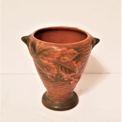 Lot #104  ROSEVILLE Bushberry Vase - 1941