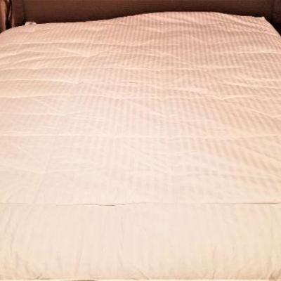 Lot #105  Goosedown Duvet for a Double/Full bed - clean